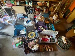 lot 118 image: TAKE WHAT YOU WANT Extensive Holiday Decoration Collection with Ornaments and Accessories