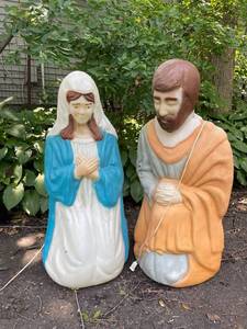 lot 123 image: Set of 3 Blow Mold Religious Nativity Scene Outdoor Figures