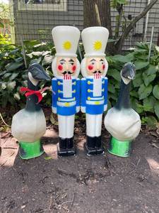 lot 124 image: Set of 4 Blow Mold Outdoor Holiday Decorations Nutcracker Soldiers and Geese