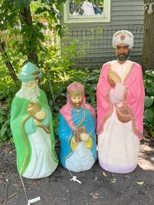 lot 125 image: Set of 3 Blow Mold Large Nativity Scene Wise Men Figurines