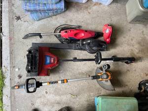 lot 131 image: Collection of Garden Power Tools Toro Power Shovel, WORX Trimmer, Remington Blower