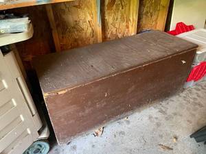lot 143 image: Large Wooden Storage Chest with Hinged Lid