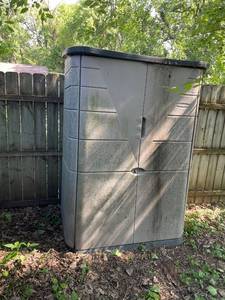 lot 164 image: Outdoor Double-Door Garden Storage Shed Measuring 6 x 4 x 2