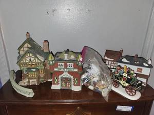 lot 239 image: Cobles Police Department Ceramic Village Set with Accessories