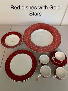 lot 241 image: Set of Red Porcelain Dishes with Gold Stars by Sakura
