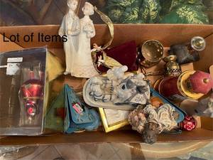 lot 258 image: Assorted Ceramic and Porcelain Figurines Lot