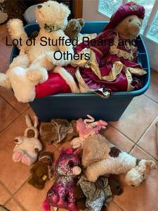 lot 259 image: Collection of Assorted Stuffed Bears and Plush Toy