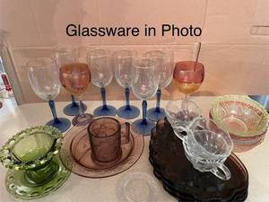 lot 267 image: Collection of Vintage Glassware Including Wine Glasses and Bowls