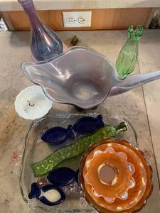 lot 289 image: Assorted Glassware Collection Including Bowls and Decorative Pieces
