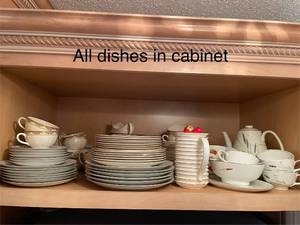 lot 293 image: Collection of Vintage Porcelain, etc Dish Sets E.W. Winkle & Co. and Easterling Dishes