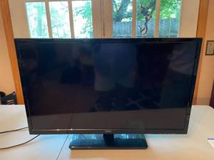 lot 296 image: Seiki 32-Inch LED HDTV Model SE32HY27-D