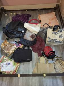lot 335 image: Assorted Collection of 12 Handbags and Totes