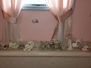 lot 336 image: Collection of Decorative Figurines and Room Decor Pieces