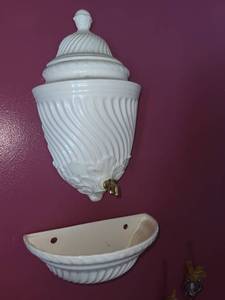 lot 357 image: Vintage Lavabo Ceramic Wall-Mounted Water Reservoir Set