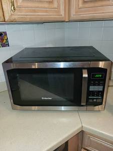 lot 393 image: Criterion Countertop Microwave Oven