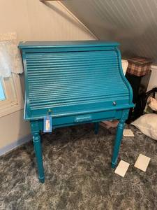 lot 400 image: Vintage Blue Roll-Top Secretary Desk with Storage