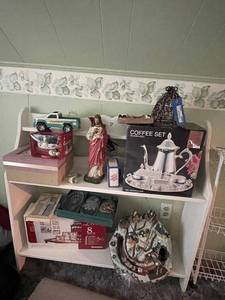 lot 405 image: Eclectic Collection of Decorative Figurines and Sets