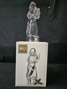lot 7 image: Mikasa Herald Collection Angelic Harp Figurine 7.5 Inches