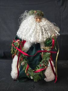 lot 8 image: Vintage Santa Claus Figurine with Holiday Garland