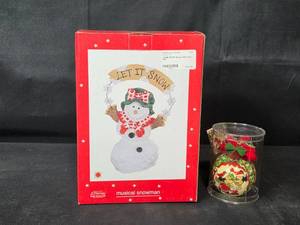 lot 9 image: Musical Snowman and Disney Mickey Holiday Ornament Set