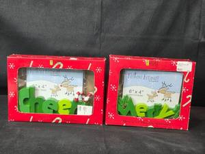 lot 11 image: Set of 2 Festive Cheer and Merry 6x4 Photo Frames