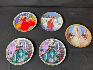 lot 21 image: Set of 5 Limited Edition Barbie Collectors Plates