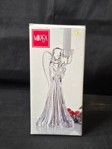 lot 24 image: Mikasa Roman Angel Crystal Candleholder 7.5