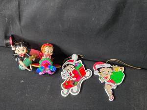 lot 52 image: Set of 5 Vintage Betty Boop Christmas Ornaments