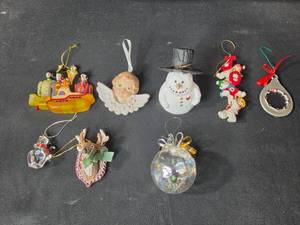 lot 53 image: Collection of 8 Christmas Tree Ornaments including Vintage Designs