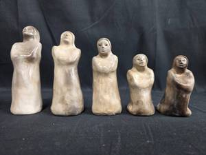 lot 62 image: Set of Handcrafted VTG Nativity Figurines and Sheep Sculptures
