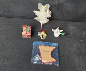 lot 77 image: Collection of Christmas and Holiday Ornaments