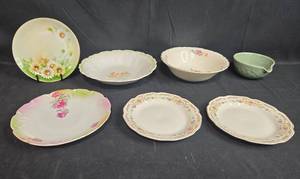 lot 86 image: Set of Assorted Vintage Bavaria Porcelain Plates and Bowls
