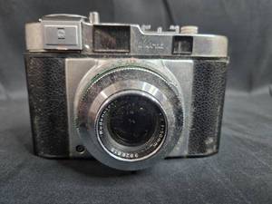 lot 117 image: Vintage Iloca Rapid IIL Camera with Agfalux Flash in Leather Case