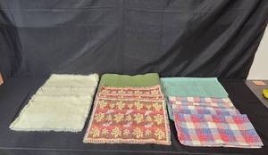 lot 123 image: Collection of 16 Assorted Table Linens