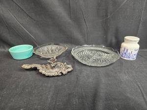 lot 132 image: Set of Vintage Home Decor Items Glassware and Ceramic Pieces