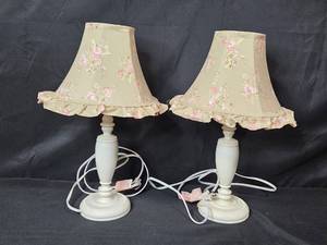 lot 142 image: Pair of Floral Table Lamps with Beige Floral Shades