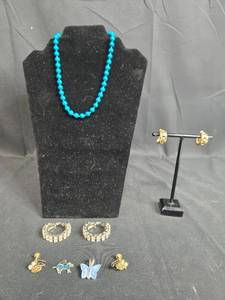 lot 155 image: Collection of Vintage Jewelry Multiple Necklaces and Earrings