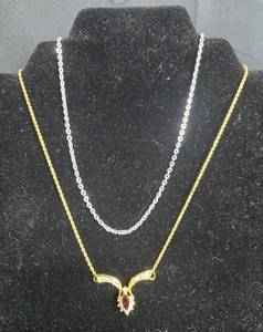 lot 157 image: Assorted Jewelry Collection with Necklaces, Brooches, Earrings, and Bracelet