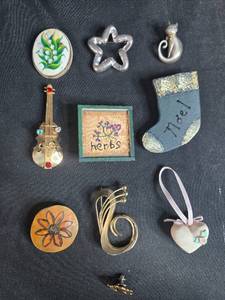 lot 158 image: Collection of Assorted Pins and Brooches with Unique Designs