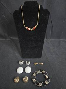 lot 159 image: Collection of Vintage Costume Jewelry including Necklace, Bracelets & Earrings