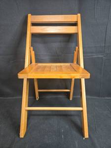 lot 162 image: Vintage Wood Folding Chair