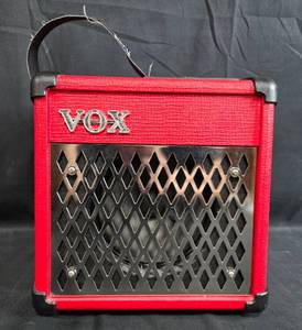 lot 212 image: Vox DA5 5-Watt Guitar Amplifier with Accessories