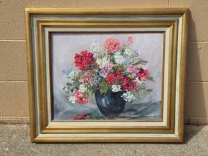 lot 220 image: Signed Floral Oil Painting by Suzan Richmond - 24x28 Gold Frame