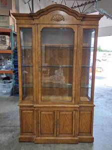 lot 224 image: Wooden Display Cabinet with Glass Shelves and Lighting