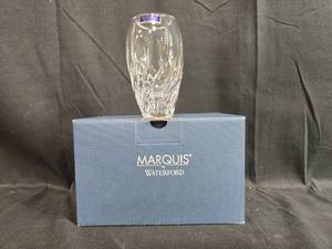 lot 237 image: Marquis by Waterford 4.5 Posy Vase in Original Box