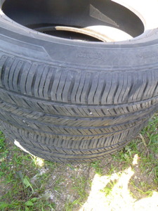 lot 28 image: 2 Hankook Kinergy ST Tires