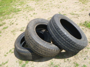 lot 60 image: 3 Tires