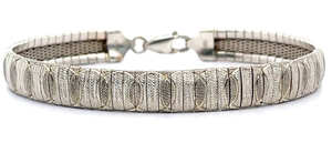 lot 43B image: Textured Eternity Circle Herringbone Bar Link Bracelet VIDEO