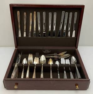 lot 10 image: Vintage Silver Plated Flatware Set In Original Case