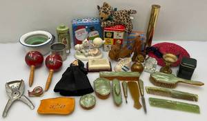 lot 18 image: Misc. Vintage Items